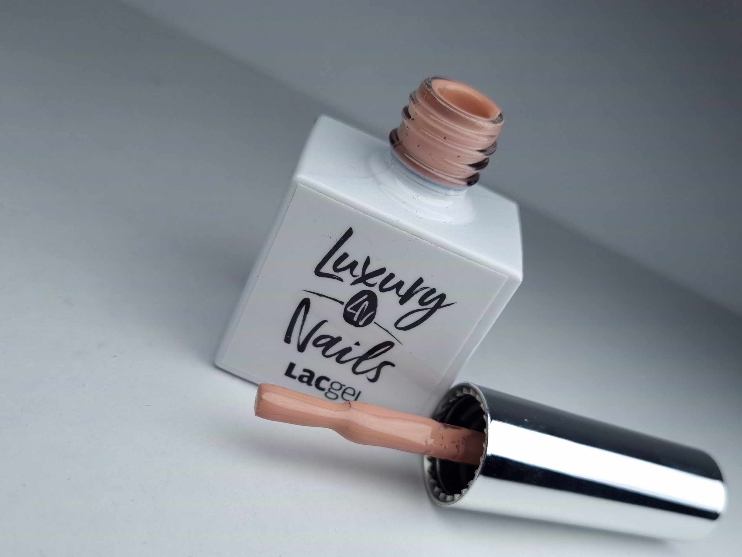 Luxury Nails by Attila Csemez - LacGel – 011