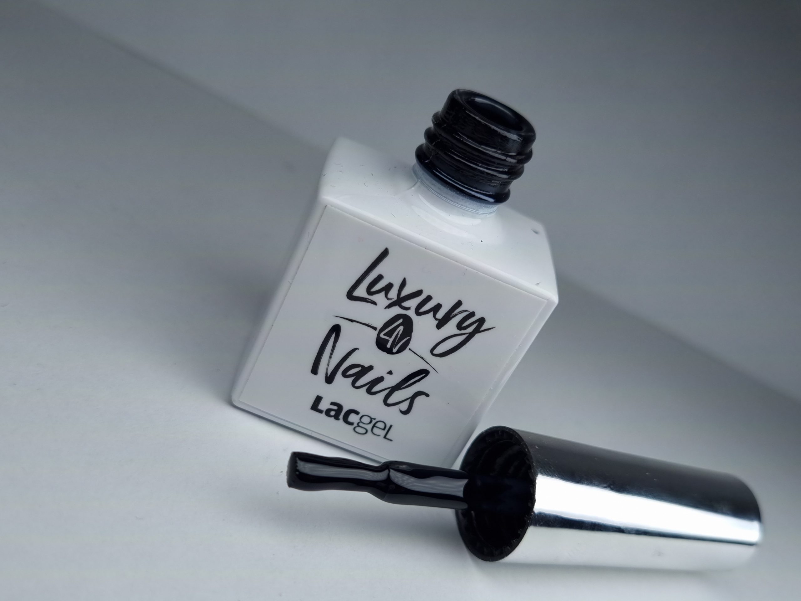 Luxury Nails by Attila Csemez - LacGel – 001