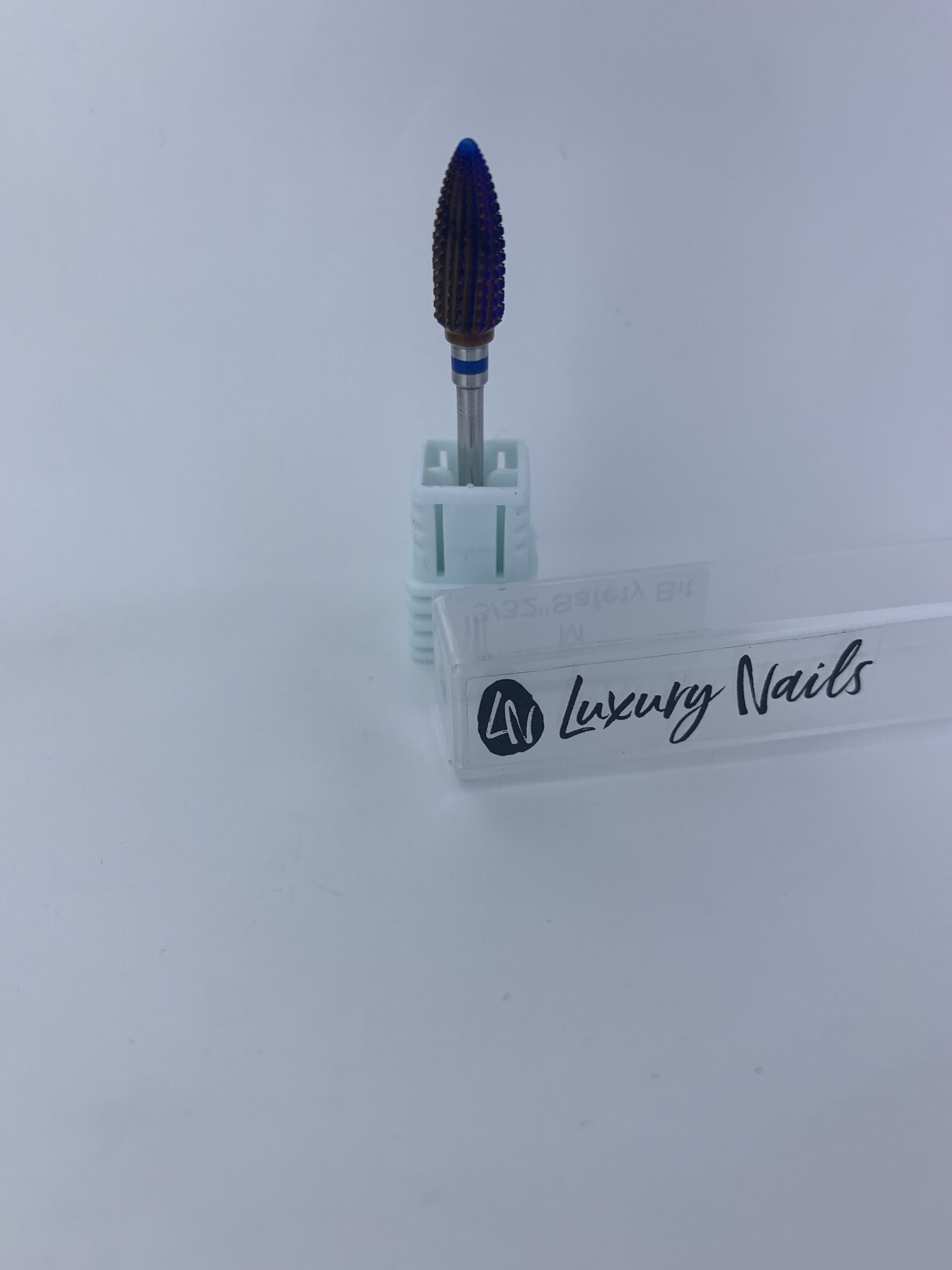 Luxury Nails by Attila Csemez - Oval Tornado Karbid (NAGY)